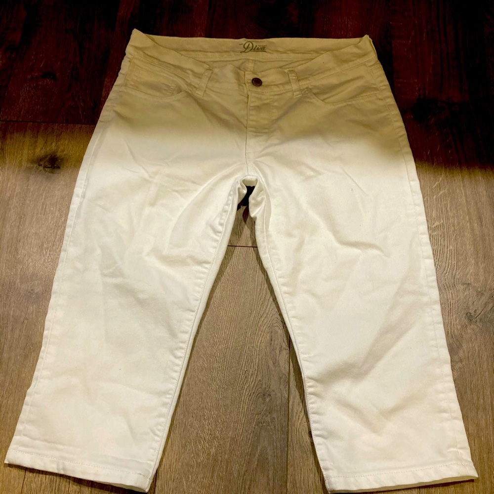 Women’s size 8 white Capri Jeans